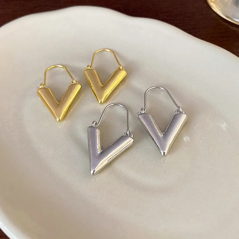 EFLAVOUR™ Simple Letter V Tassel Earrings