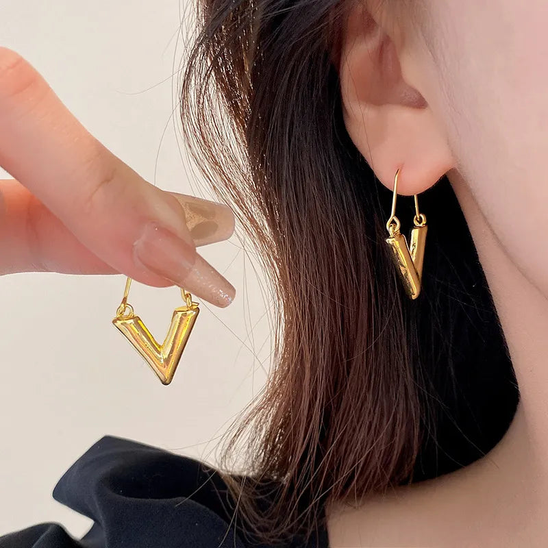 EFLAVOUR™ Simple Letter V Tassel Earrings